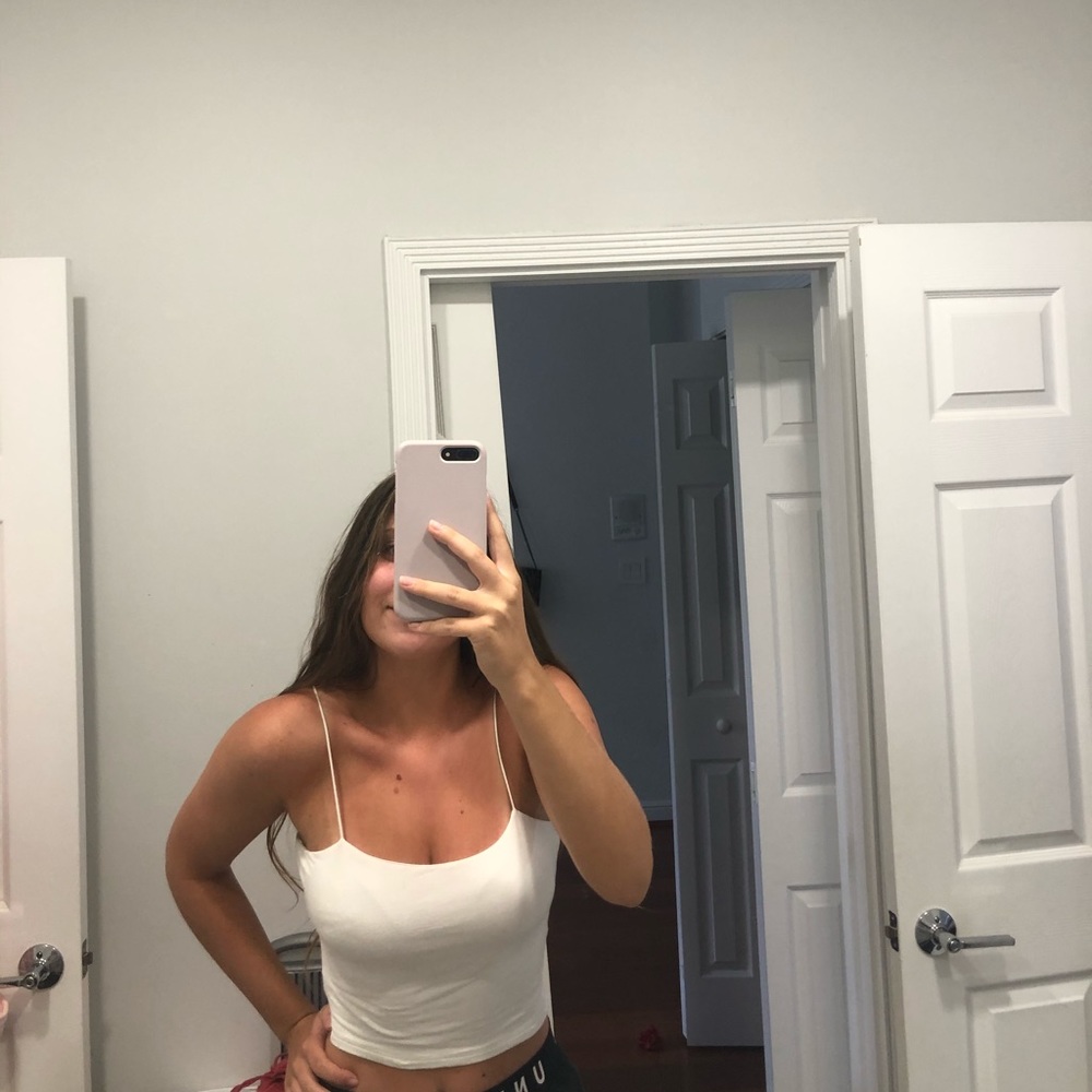 American threads White tank top